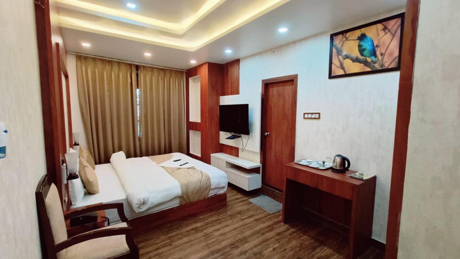 V Square Airport Hotel Lucknow Exteriör bild